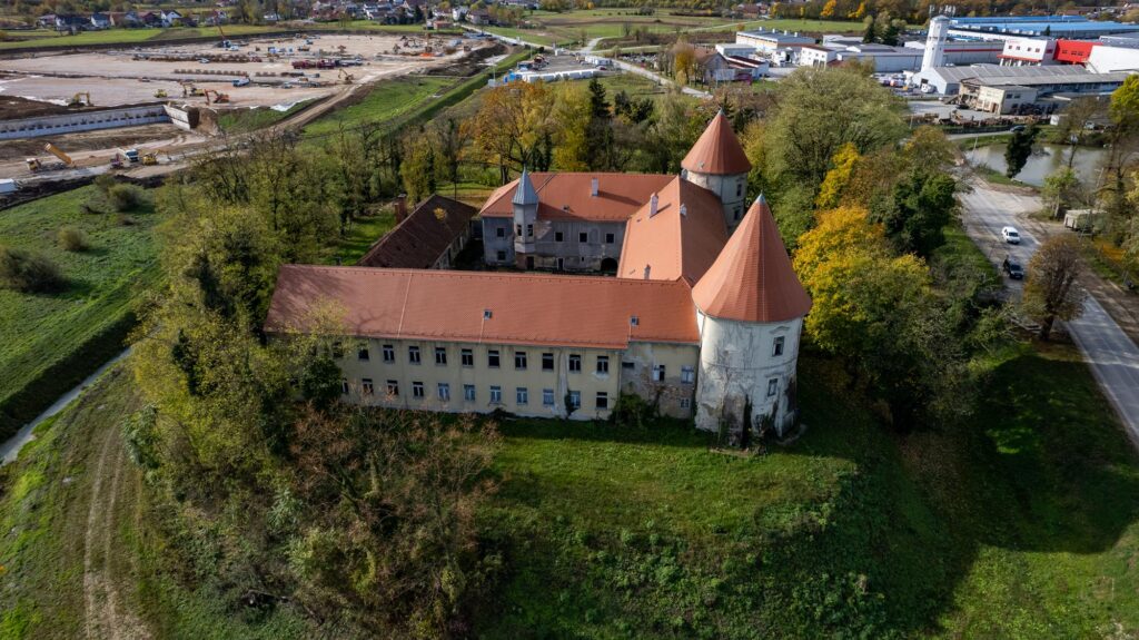 Dvorac Erdödy u Kerestinecu, renesansno-barokni kaštel sagrađen od strane grofovske obitelji Erdödy – preuzeto s pp-zumberak-samoborsko-gorje.hr