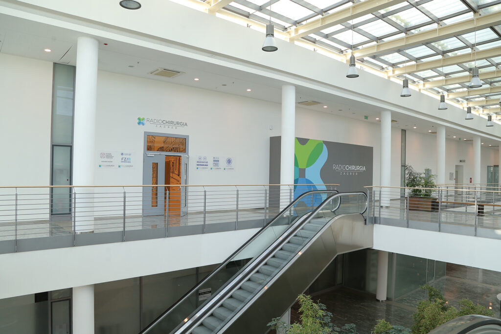 Moderna recepcija Specijalne bolnice Radiochirurgia Zagreb u Svetoj Nedelji – preuzeto sa svetanedelja.hr