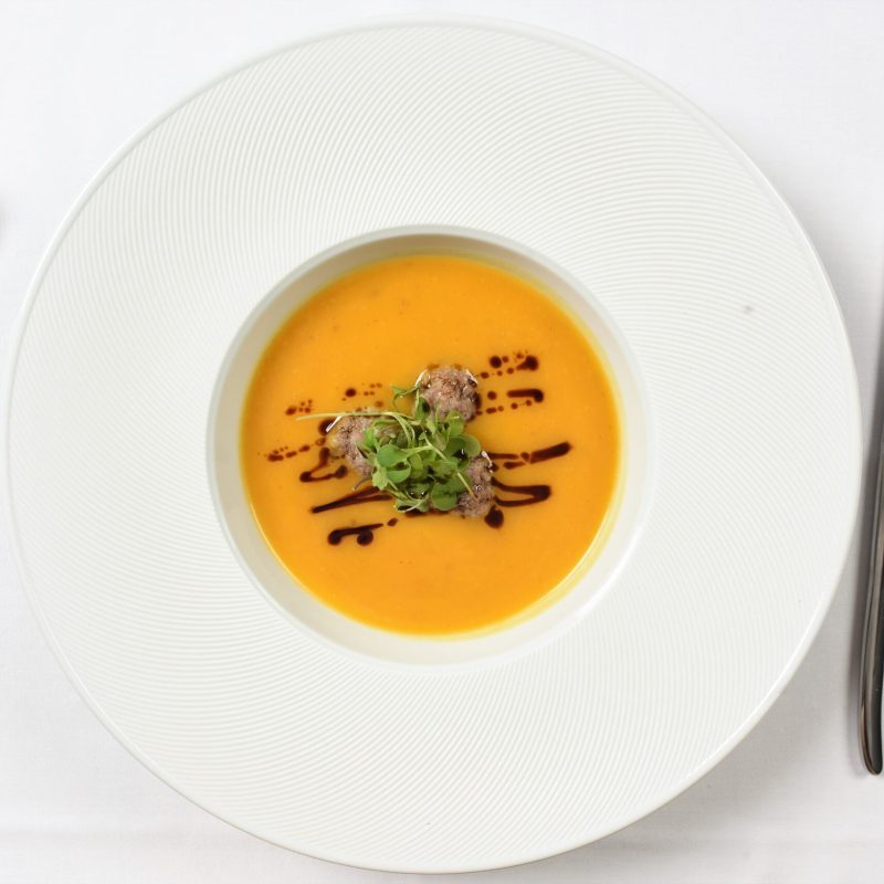 Juha od buče poslužena u restoranu hotela Santiny u Svetoj Nedelji kod Zagreba